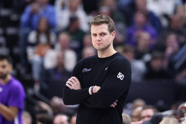 亚马尔与19岁女网红购物被偷拍 她有140多万粉丝